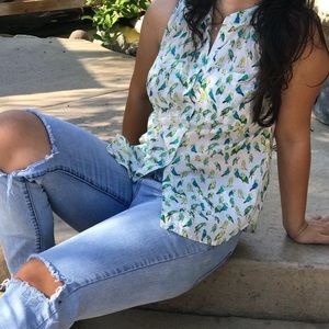 Sleeveless button-up top❤️with cute birds